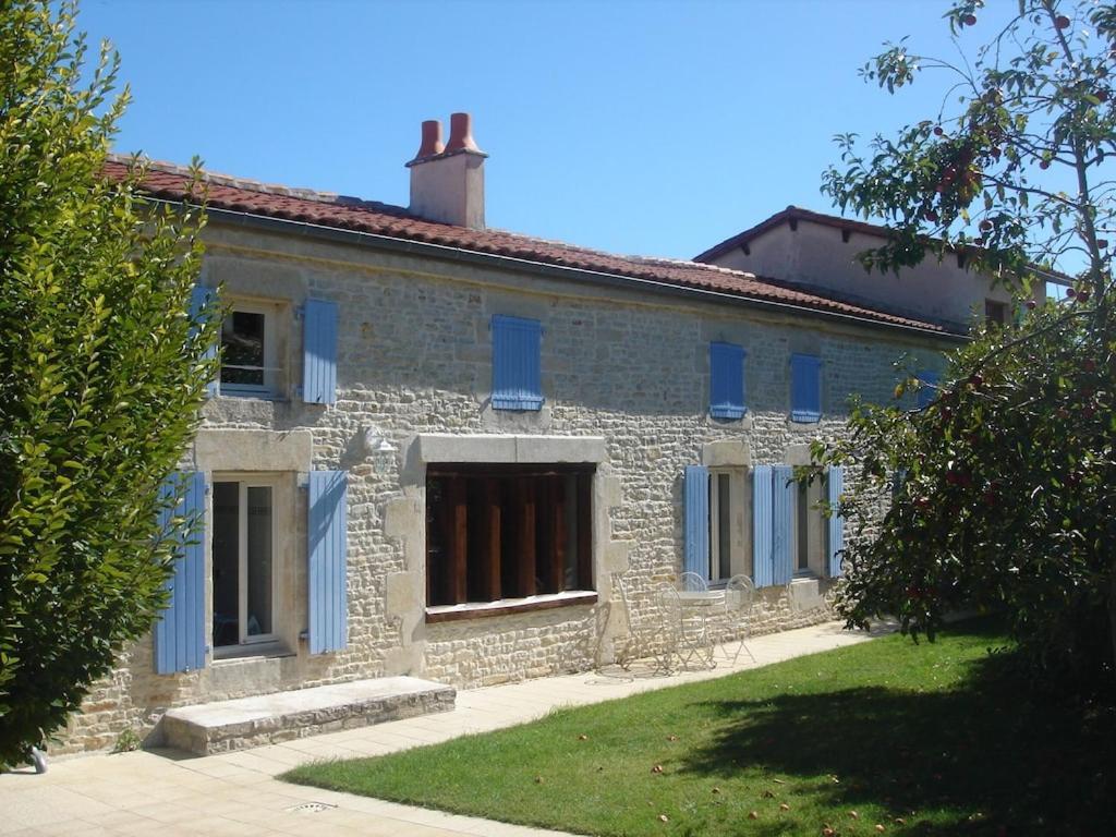 Beautiful Renovated Farmhouse With Private Heated Pool. Villa Saint-Pierre-d'Amilly Exterior photo