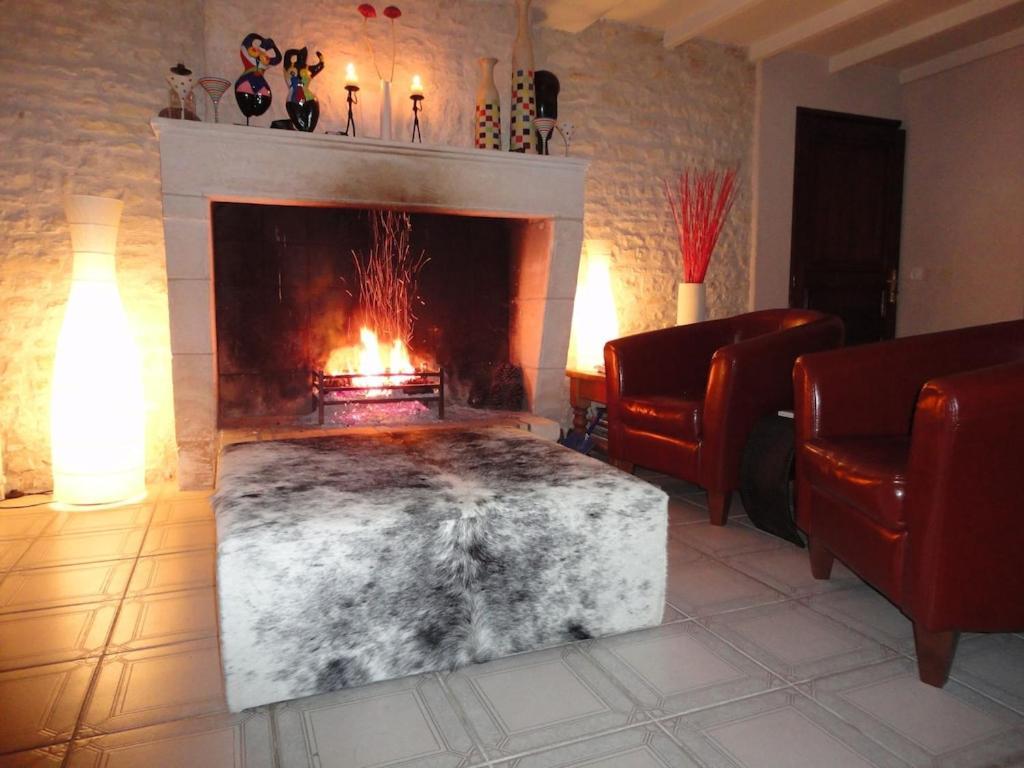 Beautiful Renovated Farmhouse With Private Heated Pool. Villa Saint-Pierre-d'Amilly Exterior photo